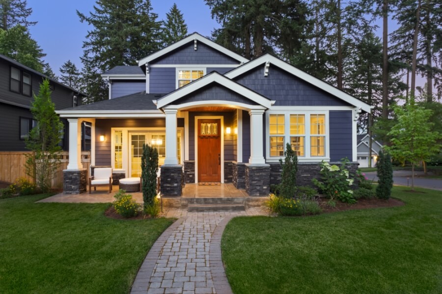 Luxury home with interlock walkway